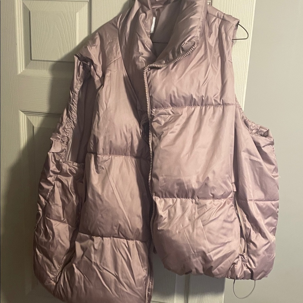 Old Navy Women's Mauve Puffer Vest